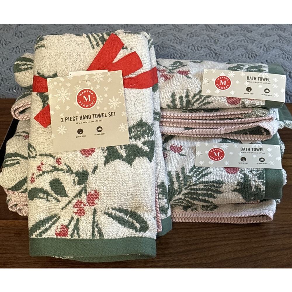 New Set Of 4 Martha Stewart Bath & Hand Towels Christmas Holly Berry Green Red